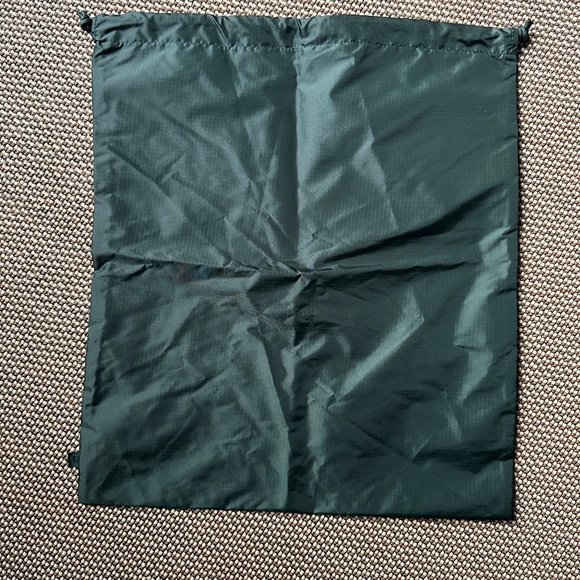 LULULEMON 3 IN 1 GYM DUFFLE BAG RAINFOREST GREEN 30L - Picture 11 of 16